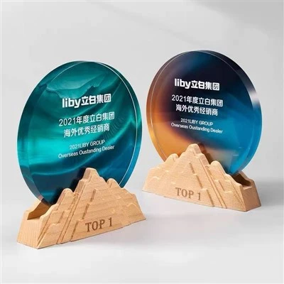 Mountain Wood Base Medal